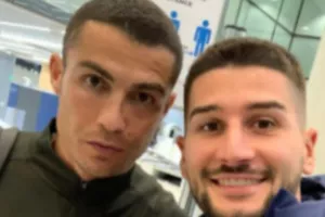 Ο Τσόλακ πόζαρε χαμογελαστός με τον Κριστιάνο Ρονάλντο 