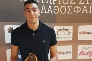 Υπογραφές με Νικόλα Λουκά