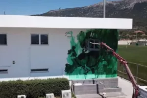 Παναθηναϊκός: Γκράφιτι με το «εκεί που έχει ταξιδέψει εγώ» και τον Καραγκούνη στο Κορωπί!