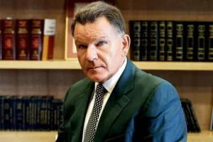 Κούγιας: «Δεν έγινε πάρτι στο ξενοδοχείο, πελάτες ανέβηκαν στο Roof Garden με ένα φορητό ηχείο και χόρευαν»