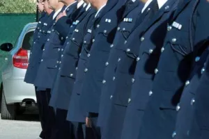 38 αστυνομικοί και πυροσβέστες με covid/105 σε καραντίνα