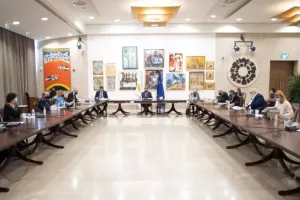 Τέλειωσε η σύσκεψη με τους ειδικούς - Πάνε στο Υπουργικό τα μέτρα