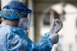 Ελλάδα/1.698 νέα κρούσματα, 71 θάνατοι και 392 διασωληνωμένοι 