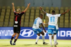Μετά το διπλό μπήκε στο... αεροπλάνο