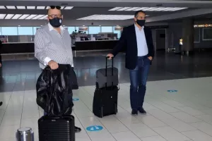 Το πλάνο και οι βαλίτσες