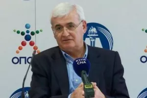 Παπαχαραλάμπους... στην αντεπίθεση/ "Δεν είμαι εγώ που γέμισα τους στάβλους του Αυγεία με κόπρι"