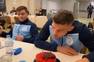 Γενέθλια και τραγούδι στον Νικ/βίντεο