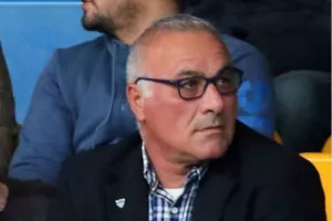 ΠΑΡΕΜΒΑΣΗ Πατέρα/"Προς όλες τις κατευθύνσεις μηνύματα-Ανανεώστε το συμβόλαιο του Τιμούρ..."