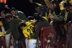 "Χτύπημα" ΘΥΡΑ 3 με... Νικόλα Άσιμο