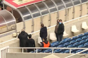 Περιμένουν οι διοικούντες του ΑΠΟΕΛ...