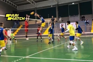 Η πεντάδα περνά από τη Δερύνεια…