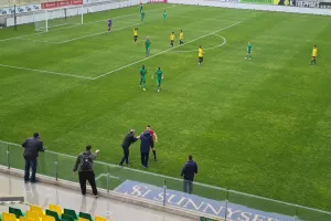 ΕΝΤΑΣΗ στην "Αρένα"/Διαμαρτυρίες σε ρεφ και αποβολή Λιάσου