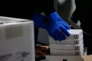 Φωτογραφίες από την παραλαβή των εμβολίων