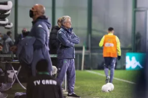 Μπόλονι: "Μακάρι να είμαστε τυχεροί, φοβήθηκα να κάνω νωρίς αλλαγές"