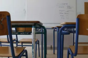 Πρέπει να κλείσουν νωρίτερα τα Σχολεία;
