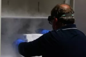 Φωτογραφίες από την παραλαβή των εμβολίων