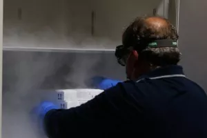 Φωτογραφίες από την παραλαβή των εμβολίων