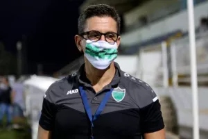 "Προβληματίζομαι αν θα συνεχίσω, τους προπονητές να τους κάμνετε σπίτι σας, καταντήσατε κουραστικοί"