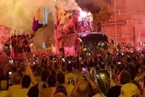 "Aν θέλετε να το ζήσετε, συνεχίστε έτσι"/Ανάρτηση... τίτλου
