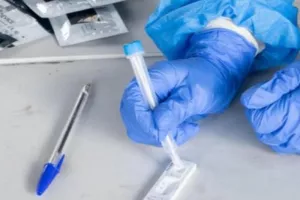 Είσαι στενή επαφή κρούσματος; ΑΥΤΟ πρέπει να κάνεις