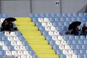 Βγήκαν... ομπρέλες