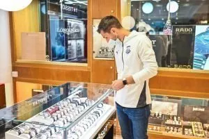 Απόλλων/Επίσκεψη στο Zacharias Watches & Jewellery (φώτος)