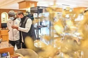 Απόλλων/Επίσκεψη στο Zacharias Watches & Jewellery (φώτος)