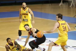 Ήττα με βαρύ σκορ (Φώτος)