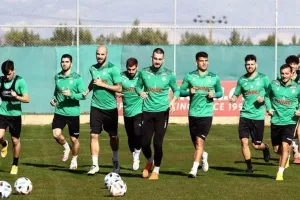 ΚΛΙΚΣ απ' το "Ηλίας Πούλλος"