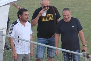 Κάτι ετοιμάζει 