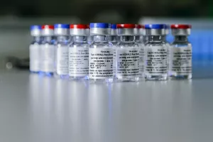 Ξεκίνησε η διανομή του εμβολίου Sputnik V κατά covid