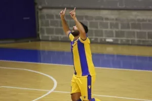 Φοβερό ντέρμπι, ΑΠΟΕΛ και Ομόνοια το "μοίρασαν" στην πρεμιέρα (φώτος)