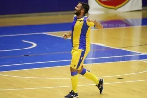 Φοβερό ντέρμπι, ΑΠΟΕΛ και Ομόνοια το "μοίρασαν" στην πρεμιέρα (φώτος)
