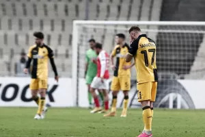 Γκρεμίζει ό,τι έχτισε με την πρόκριση η ΑΕΚ
