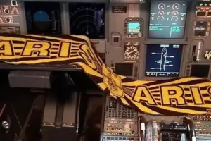 Επιστροφή με πιλότο οπαδό της ομάδας (φώτος)