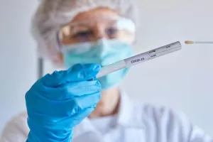 (Κύπρος) Δύο θανάτοι και 403 νέα κρούσματα (+236 από rapid) 