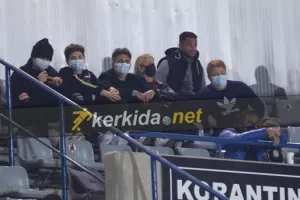 Στην κερκίδα για τον... παικταρά τους!