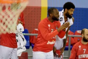 Ολυμπιακός: Συγχαρητήρια του Έλις στον Μαντζούκα για την μεταγραφή στον Παναθηναϊκό