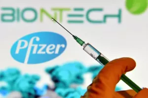 Εξέλιξη/Εγκρίθηκε το εμβόλιο Pfizer - BioNTech στη Βρετανία