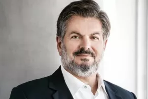 Επίθεση... στο όχημα Δρ. Κωστρίκη/Καταγγελία στην Αστυνομία