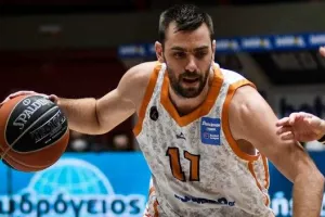 Ο Μάντζαρης έκανε τριπλ νταμπλ 