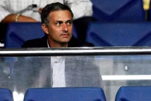 ΑΕΚ - Παναθηναϊκός: Όταν ο Μουρίνιο παρακολούθησε από τα επίσημα το ντέρμπι
