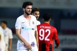 Με σκισμένη φανέλα… 