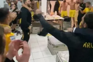 «Λα, λα λα, δεν είμαι καλά»