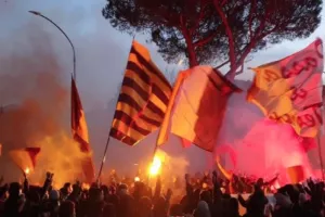 Η Ρώμη στις φλόγες για το ντέρμπι της πόλης (βίντεο/φώτος)