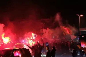 Η Ρώμη στις φλόγες για το ντέρμπι της πόλης (βίντεο/φώτος)