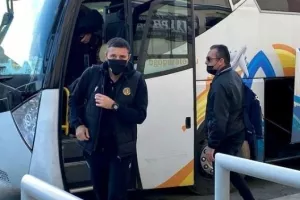 Στη... βαλίτσα/ΑΕΛ