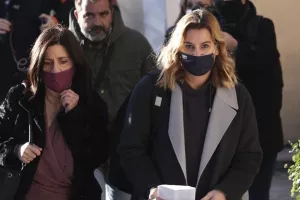 Η Σοφία Μπεκατώρου καταθέτει για τη σεξουαλική της κακοποίηση