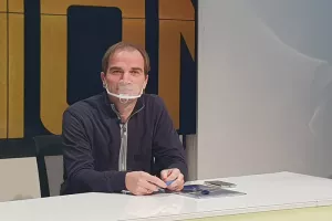 Θετικό/Ντόμπρα