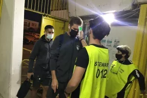 Στο γήπεδο οι δύο ομάδες/ΦΩΤΟΣ 